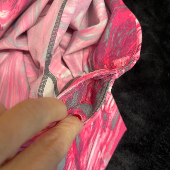 Calvin Klein pink and grey swirl print Capri leggings. Size XL. Worn onc… - Picture 2 of 9